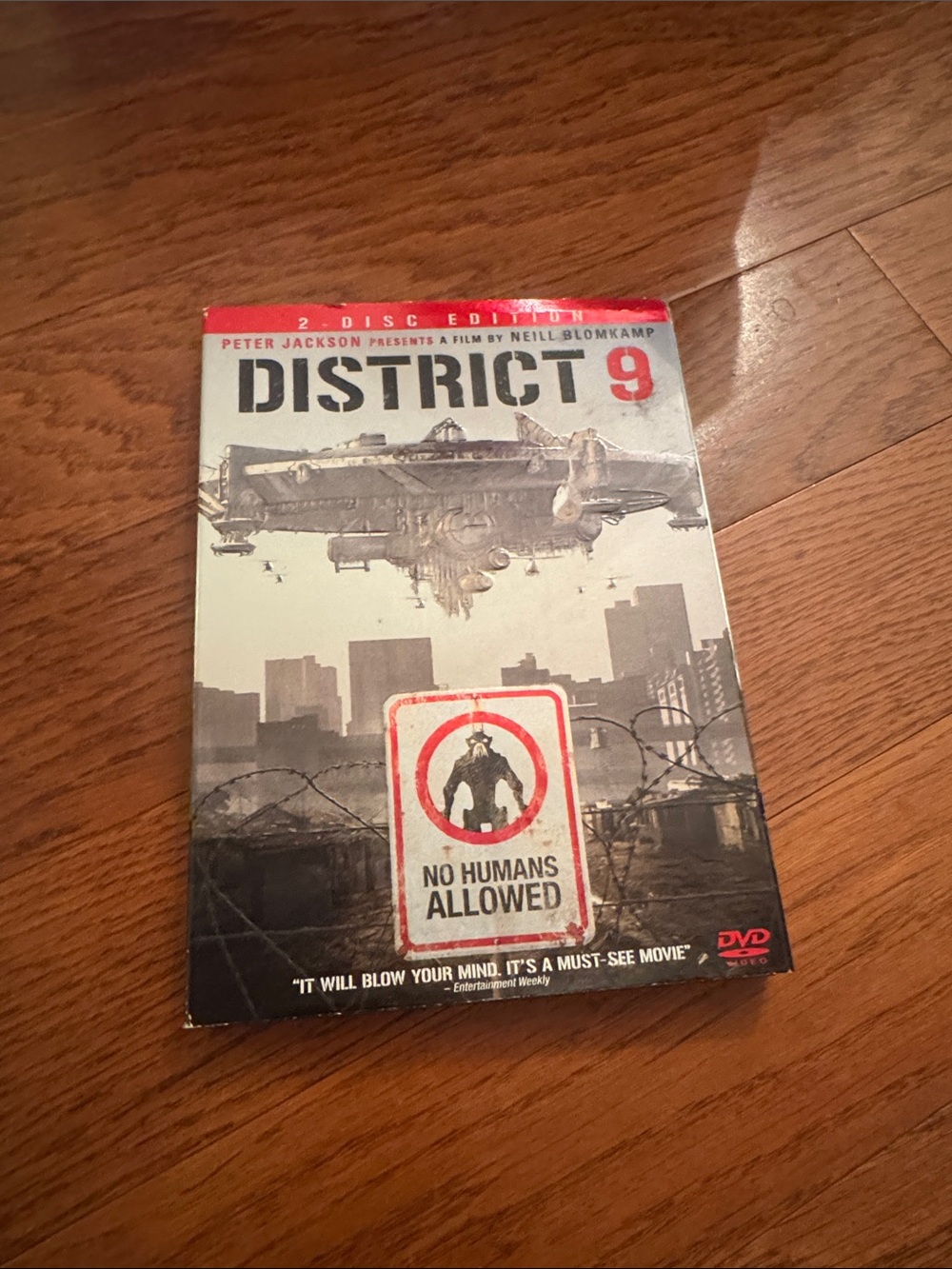 DVD | District 9 2-Disc Edition